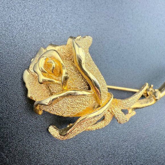 Gold-Toned Rose Brooch Pin Textured Metal Flower Design Signed Vintage Costume J - Picture 2 of 7